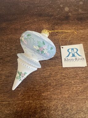 '02 Rhyn Rivet Hand Painted Porcelain Christmas Ornament Stardust Wedgewood Blue